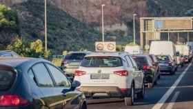 Cola de coches en una operación retorno en Barcelona / SERVEI CATALÀ DE TRÀNSIT
