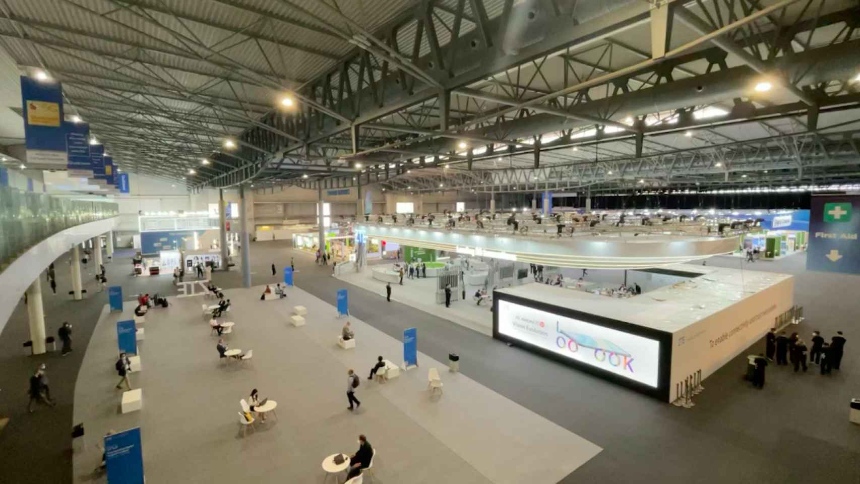 Vista aérea de uno de los pabellones del Mobile World Congress 2021 / METRÓPOLI