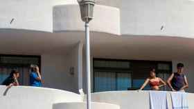 Estudiantes aislados en un hotel de Palma, en Mallorca / EFE