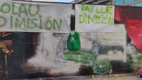 El grafiti de la furgoneta de la Guardia Urbana ha sido borrado y en su lugar se pide la dimisión de Colau y Batlle / CSIF