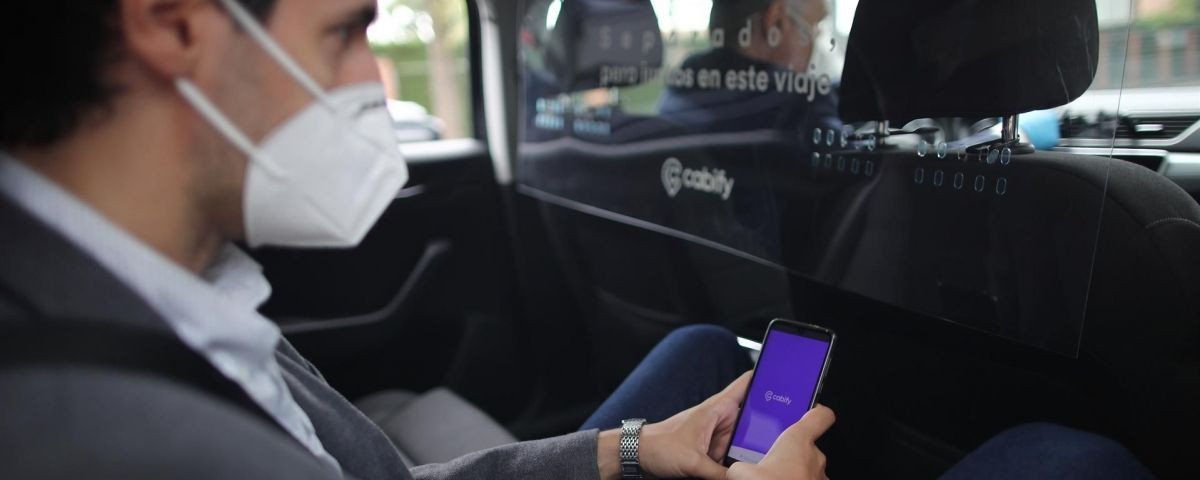 Un cliente viaja en un vehículo de Cabify / EUROPA PRESS