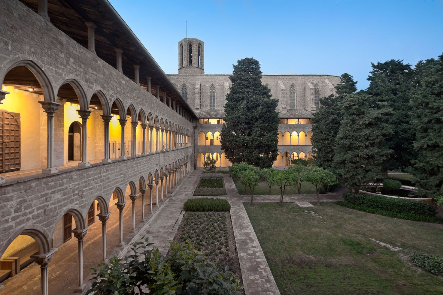 El Monasterio de Pedralbes / MONASTERIO DE PEDRALBES