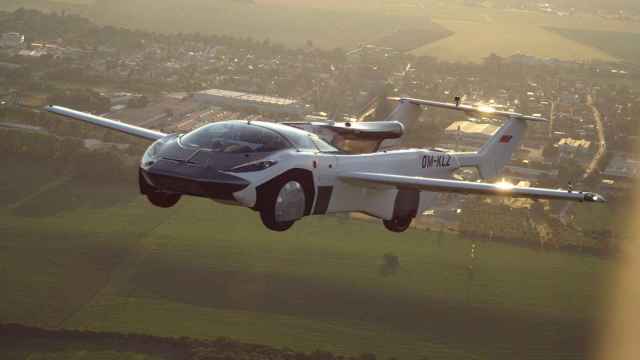 El AirCar se convierte en el primer coche volador en surcar los cielos entre dos ciudades