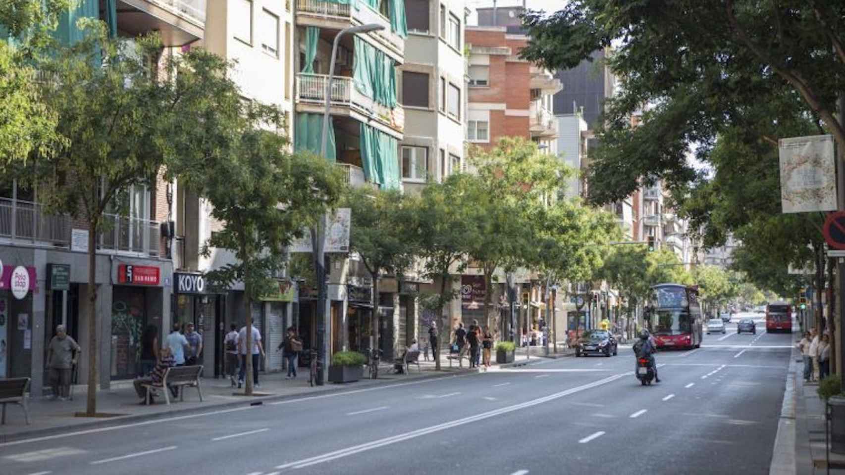 Calle de Sants, hasta la que se podrá llegar con el carril bus-bici que conectará el Barcelonès con el Baix Llobregat / AJUNTAMENT DE BARCELONA