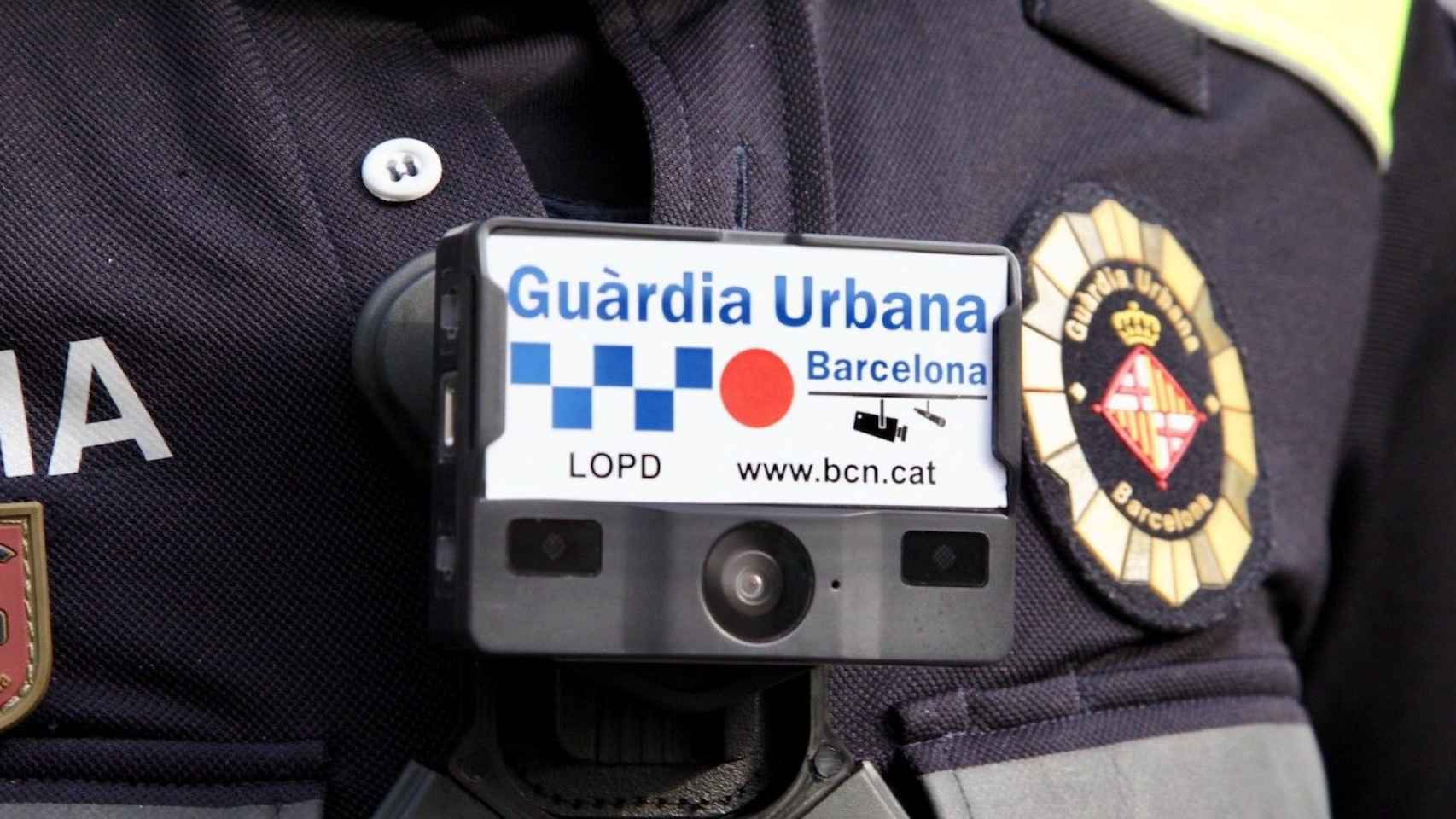 Una cámara unipersonal en el pecho de un agente de la Guardia Urbana / AYUNTAMIENTO DE BARCELONA