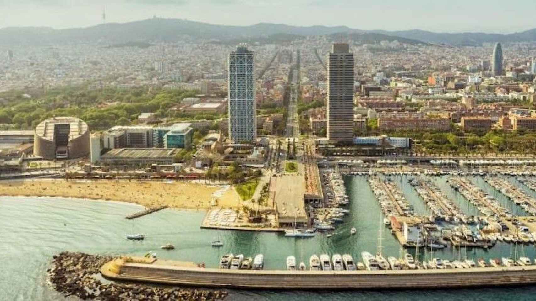El Port Olímpic, con el dique en primer término / AYUNTAMIENTO DE BARCELONA - PORT OLÍMPIC