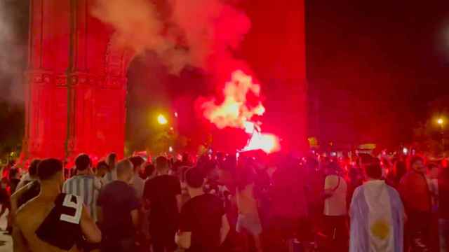 La afición argentina celebrando la victoria de la Copa América en el Arc de Triomf de Barcelona / CEDIDA