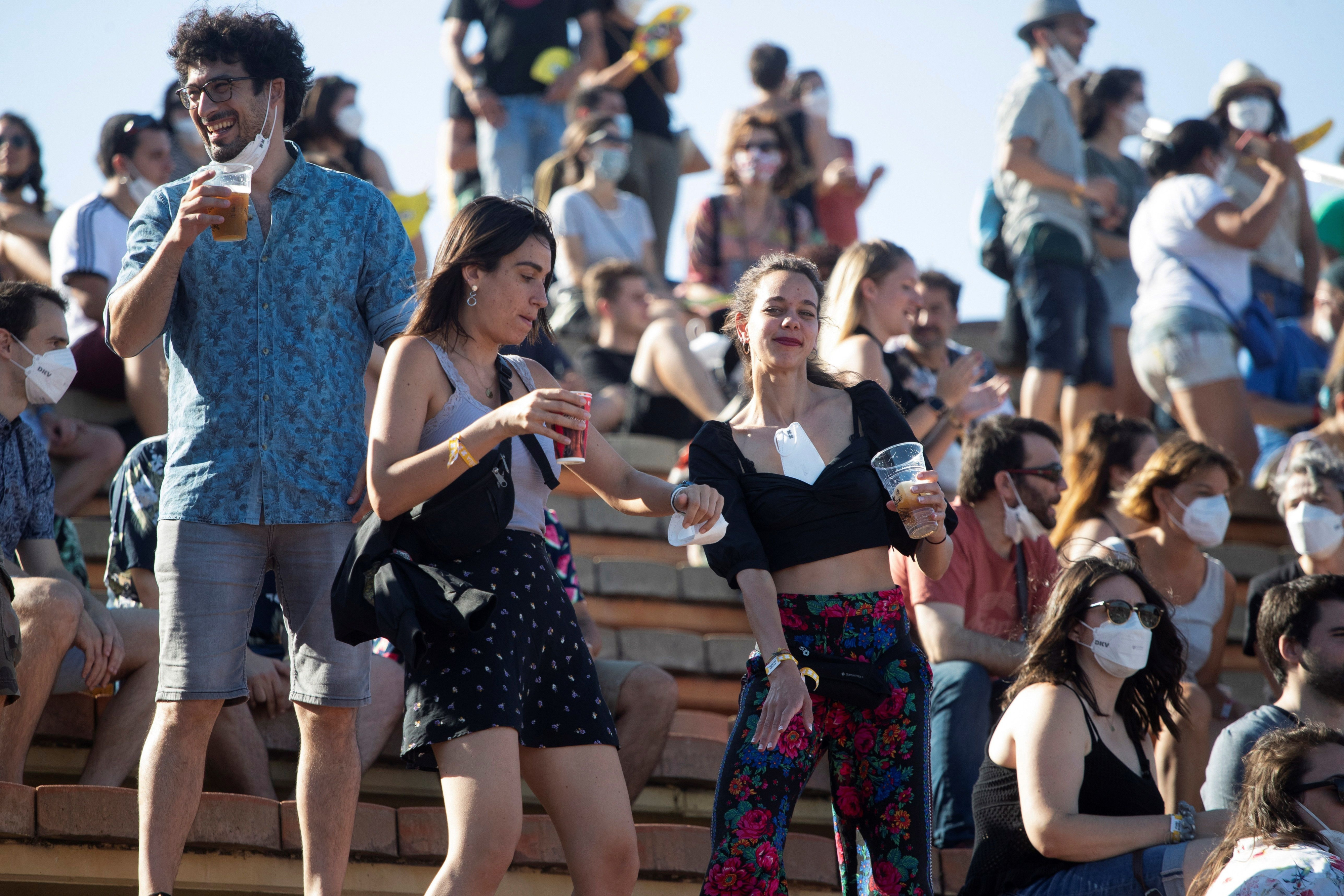 Miles de jóvenes disfrutan del festival Cruïlla de Barcelona / EFE / Marta Pérez