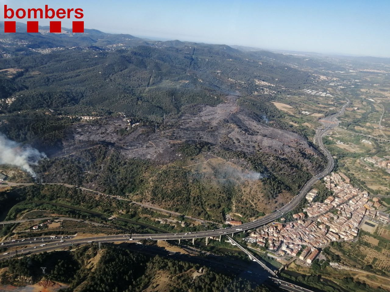 Incendio en Castellví de Rosanes / BOMBERS 