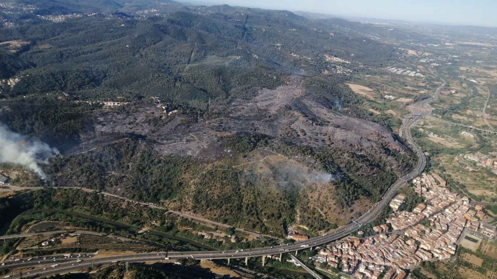Incendio en Castellví de Rosanes / BOMBERS