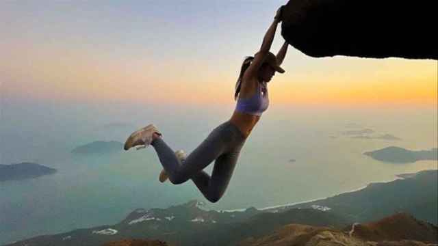 Sofía Cheung, de 32 años, perdió el equilibrio mientras se fotografiaba desde lo alto de una cascada / INSTAGRAM