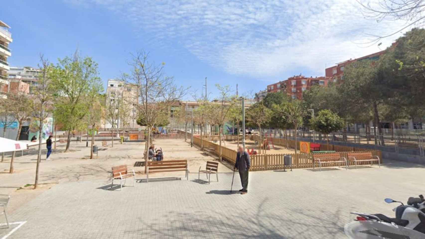 El parque de la Serpiente de L'Hospitalet de Llobregat, donde fue apuñalado un hombre en un ajuste de cuentas entre bandas latinas / GOOGLE MAPS