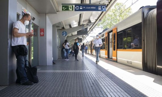 Una parada de los Ferrocarrils de la Generalitat de Catalunya / FGC