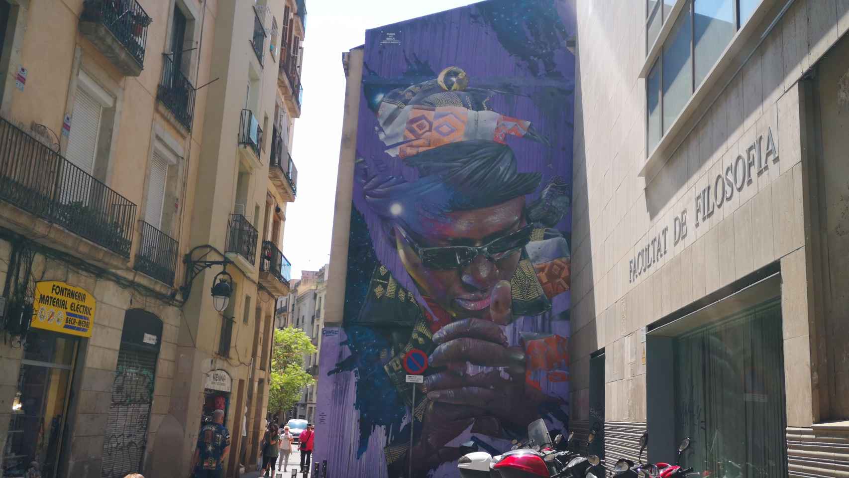 Mural en homenaje a Makha Diop en la calle Ramelleres / INMA SANTOS