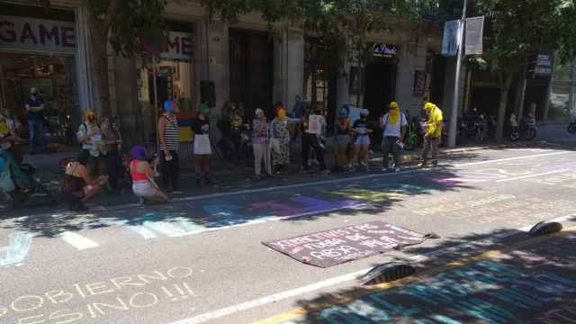 Protesta contra el consulado de Colombia en Barcelona / METRÓPOLI