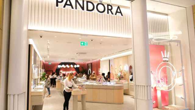 Exterior de una tienda de Pandora en España