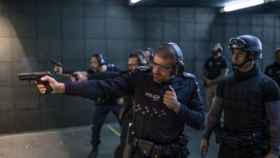 Agentes de la Guardia Urbana con sus pistolas, durante unas prácticas de tiro / CSIF