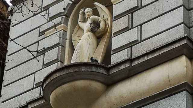 El guarda celestial de Portal de l’Àngel / INMA SANTOS