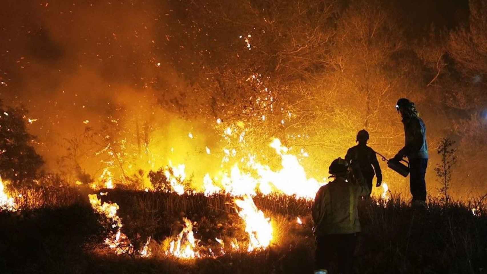 El incendio de Santa Coloma de Queralt, fuer de control / TWITTER BOMBERS DE LA GENERALITAT