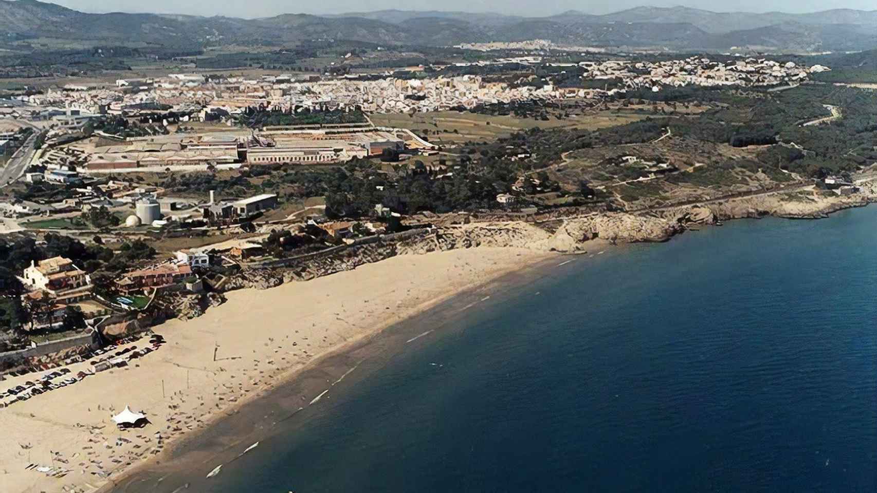 Playa El Far de Sant Cristófol en Vilanova i la Geltrú