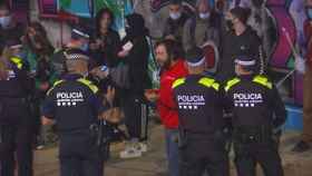 Agentes de la Guardia Urbana durante una actuación policial de convivencia / AYUNTAMIENTO DE BARCELONA
