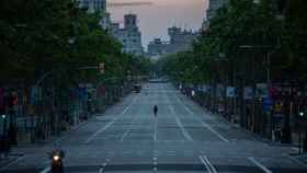 El paseo de Gràcia, vacío, durante el estado de alarma / EUROPA PRESS - DAVID ZORRAKINO