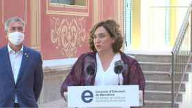 Ada Colau con el 'conseller' de Educació Josep Gonzàlez-Cambray / EUROPA PRESS