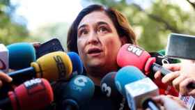 La alcaldesa de Barcelona, Ada Colau, en una atención a los medios / EFE