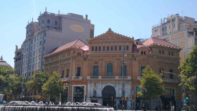 El cine Comedia,  en la confluencia de Gran Via con el paseo de Gràcia / INMA SANTOS