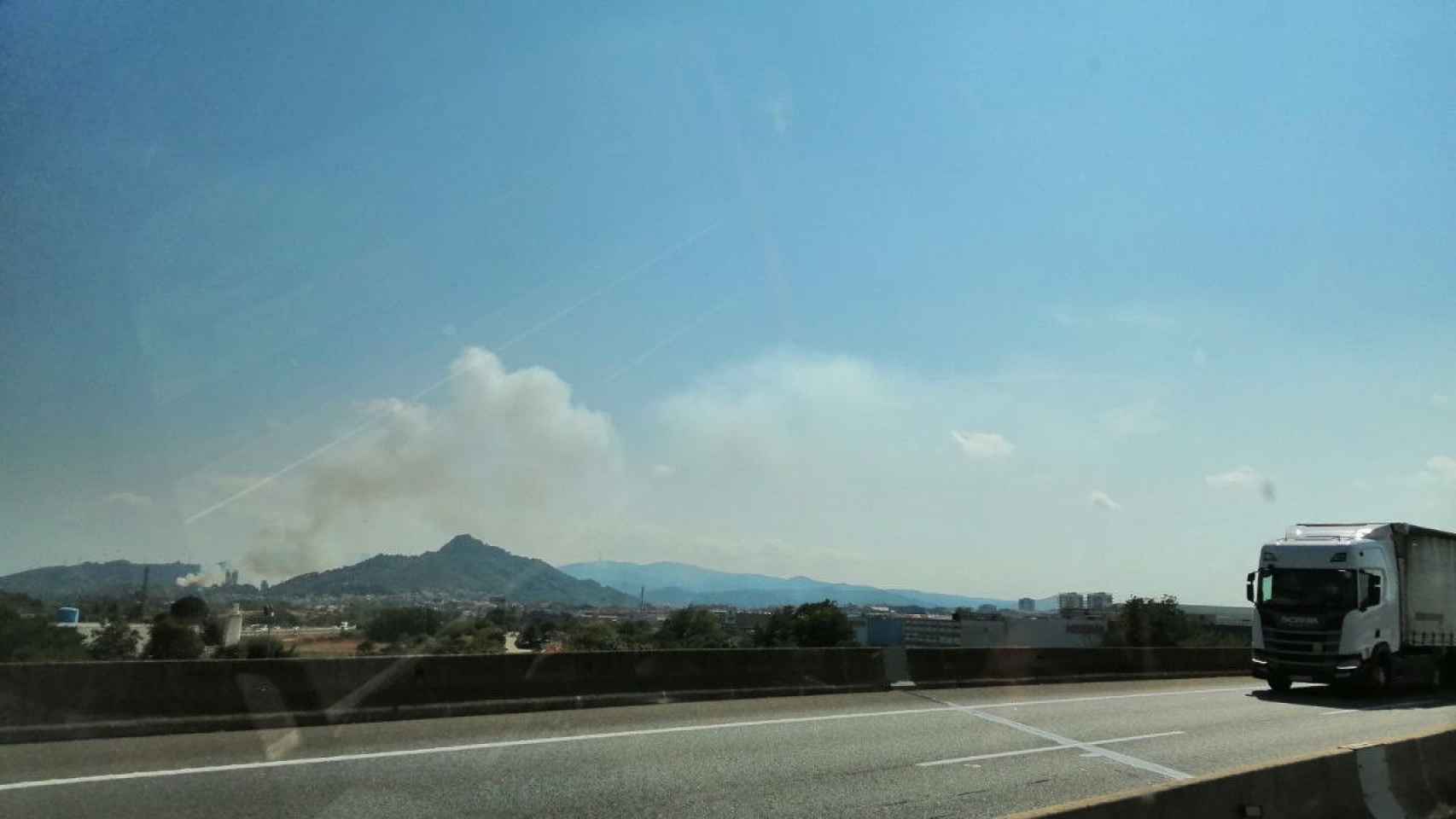 Imagen del incendio entre Vallbona y Montcada / BOMBERS