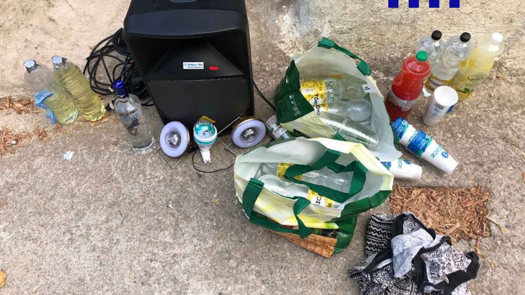 La policía local impide un botellón ilegal en Collserola / GUARDIA URBANA