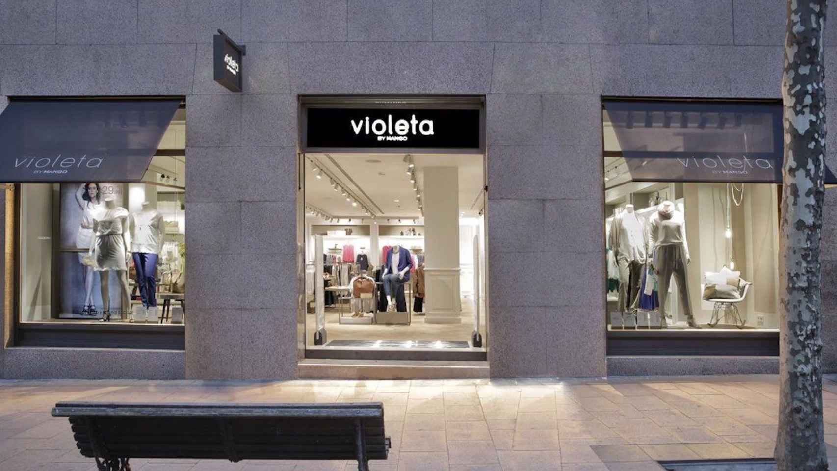 Exterior de un comercio de Violeta, la marca de tallas grandes de la barcelonesa Mango / EUROPA PRESS