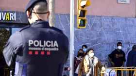 Un policía de los Mossos d'Esquadra en plena calle / EUROPA PRESS