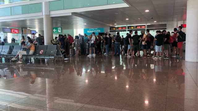 Colas en el Aeropuerto de Barcelona / METRÓPOLI