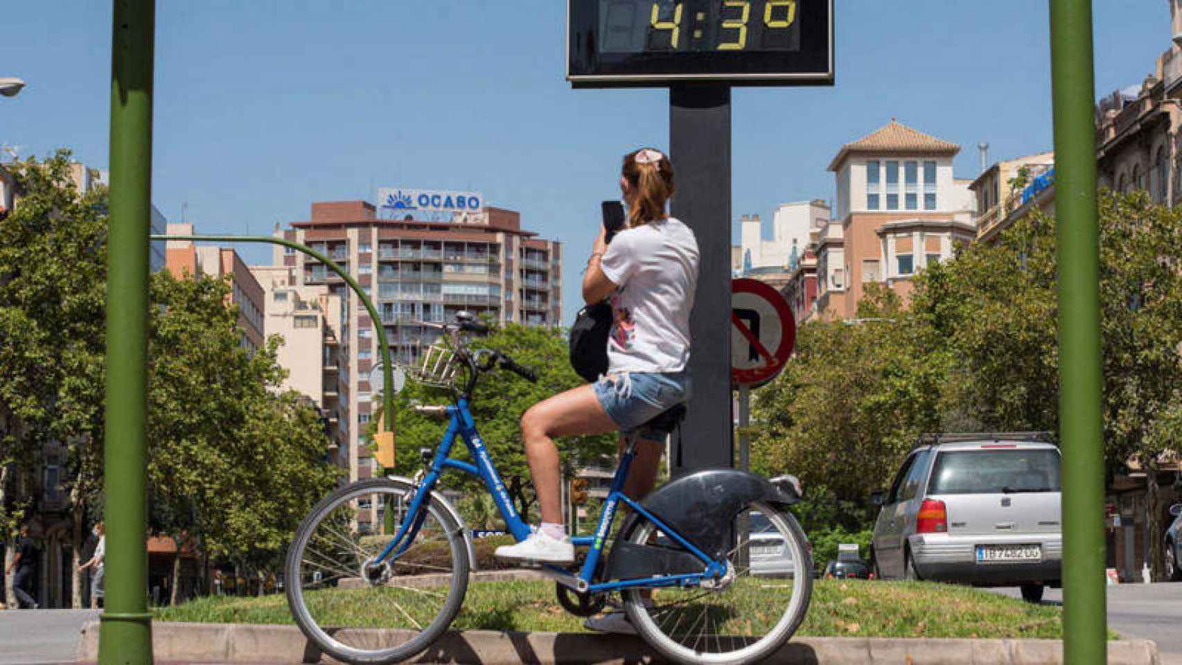 Un termómetro marca 43 grados en una ciudad española / EFE