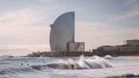 Surf en las playas de Barcelona / PEXELS