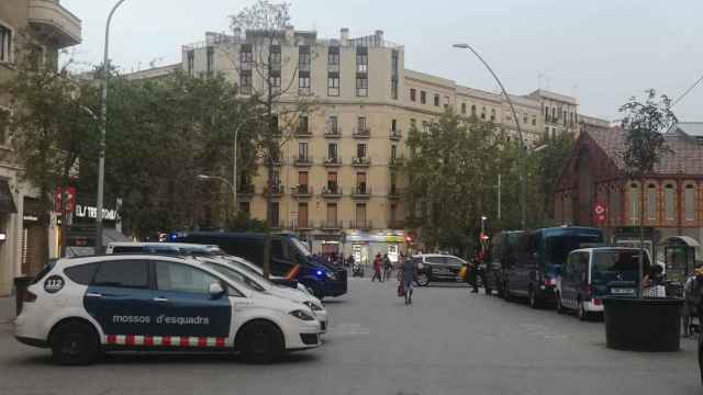 Dispositivo policial contra la multireincidencia la semana pasada en la Ronda de Sant Antoni / METRÓPOLI