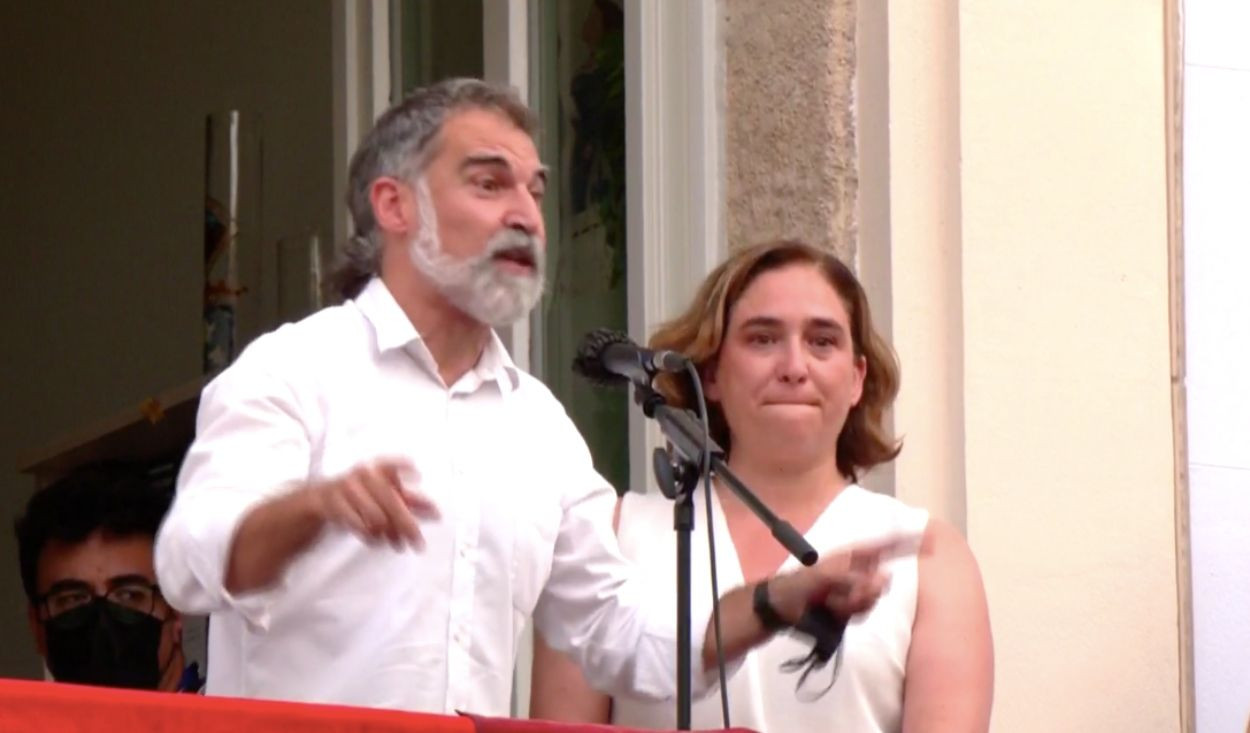 Ada Colau llora durante el acto del pregón de las fiestas de Gràcia este sábado / BETEVÉ