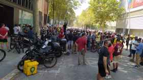 Manifestación de 'riders' frente a la sede de Glovo en Barcelona / METRÓPOLI