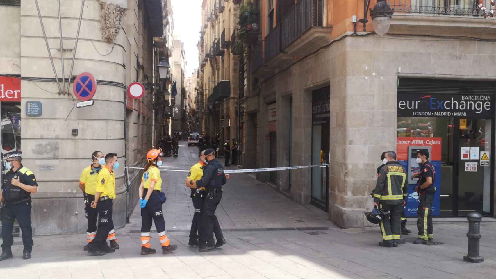 Cordón policial en el centro de Barcelona / GUILLEM ANDRÉS