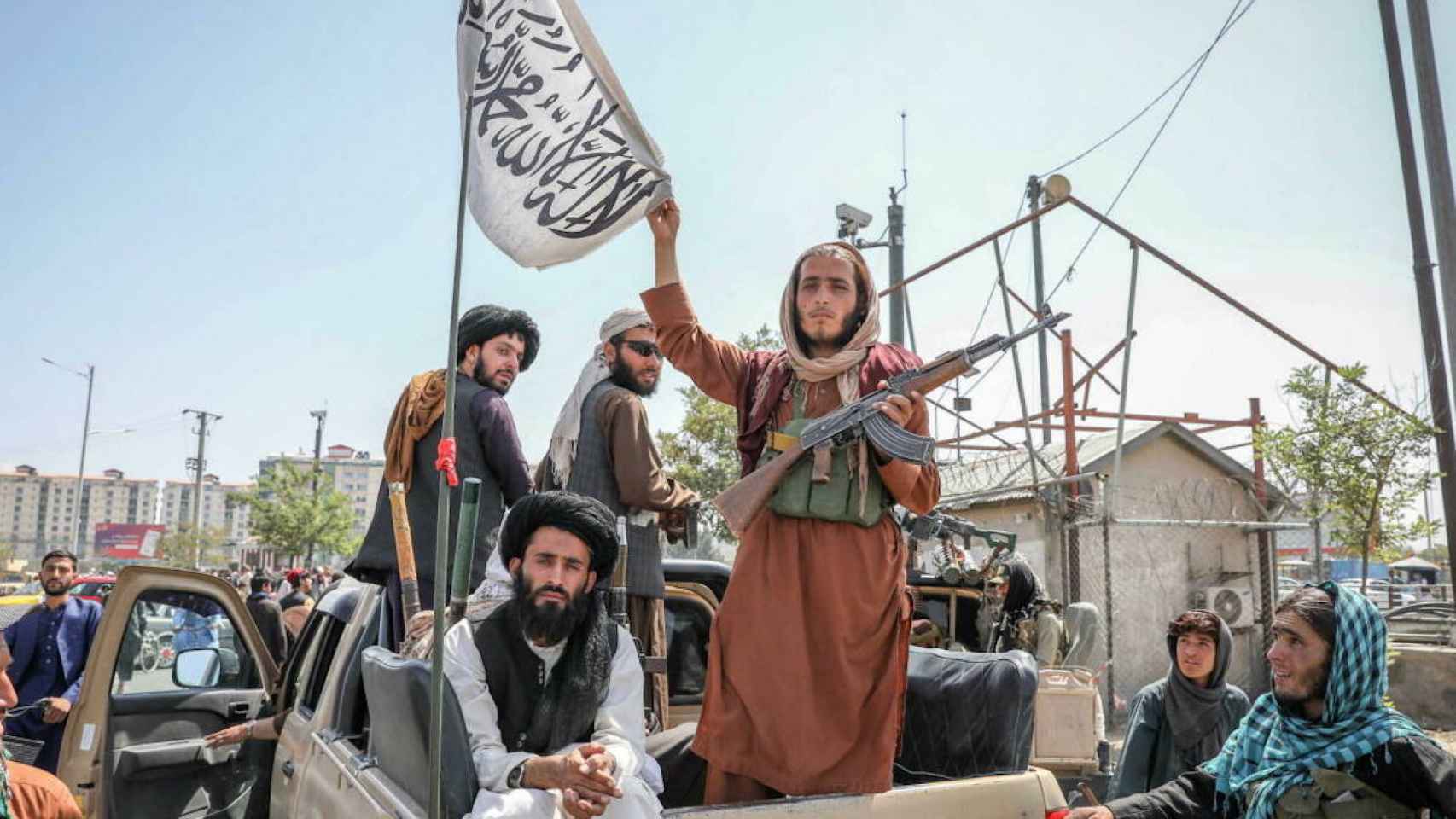 Insurgentes talibanes en Kabul tras la toma de la capital de Afganistán / EFE
