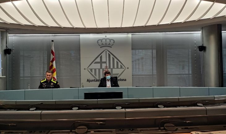 El intendente mayor de la Guardia Urbana de Barcelona, Pedro Velázquez, y el teniente de alcalde de Seguridad de Barcelona, Albert Batlle, en rueda de prensa / EUROPA PRESS