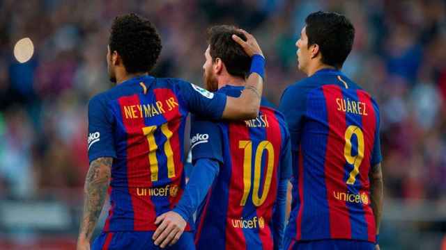 Los ya ex jugadores del FC Barcelona Neymar Leo Messi y Luis Suarez