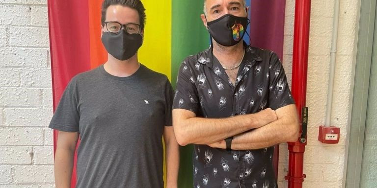 El coordinador de la oficina de denuncias, Guillermo Ramíez, y el presidente de l'Observatori contra l'Homofòbia, Eugeni Rodríguez / EUROPA PRESS