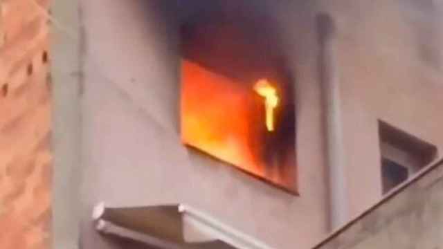 Incendio en una vivienda de Font del Remei, en el distrito de Gràcia / 'BCN LEGENDS' - TELEGRAM