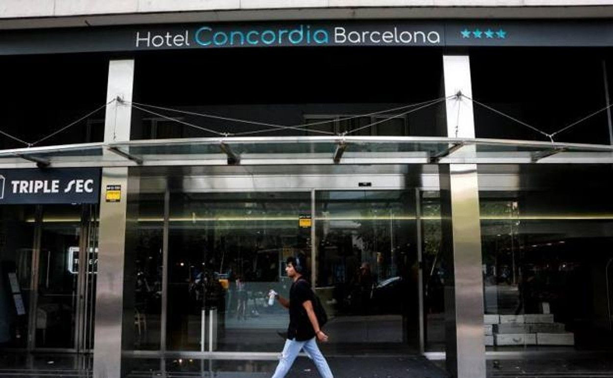 Acceso al Hotel Concordia, donde Martín Ezequiel habría matado a su hijo / EFE