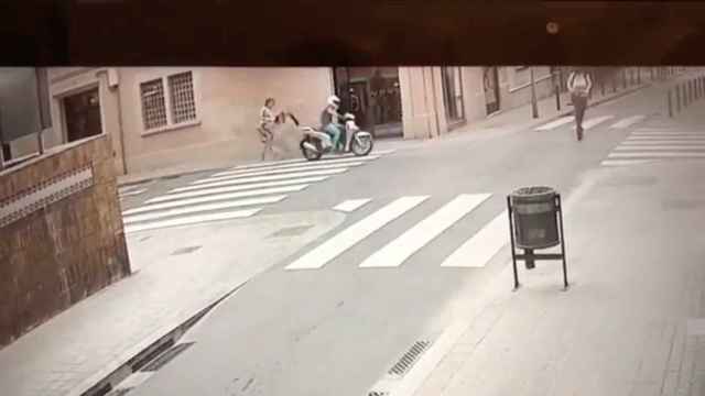 Robo con violencia en Barcelona / REDES SOCIALES