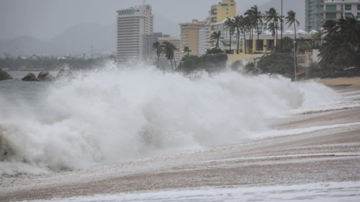 Efectos del huracán Nora en la costa de México / EFE