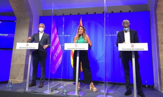 Josep Gonzàlez-Cambray, Patrícia Plaja, y Josep Maria Argimon, en la rueda de prensa de la vuelta a las aulas / EUROPA PRESS