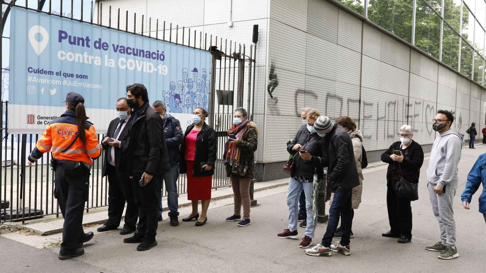 Colas de personas para vacunarse en Barcelona / AYUNTAMIENTO DE BARCELONA